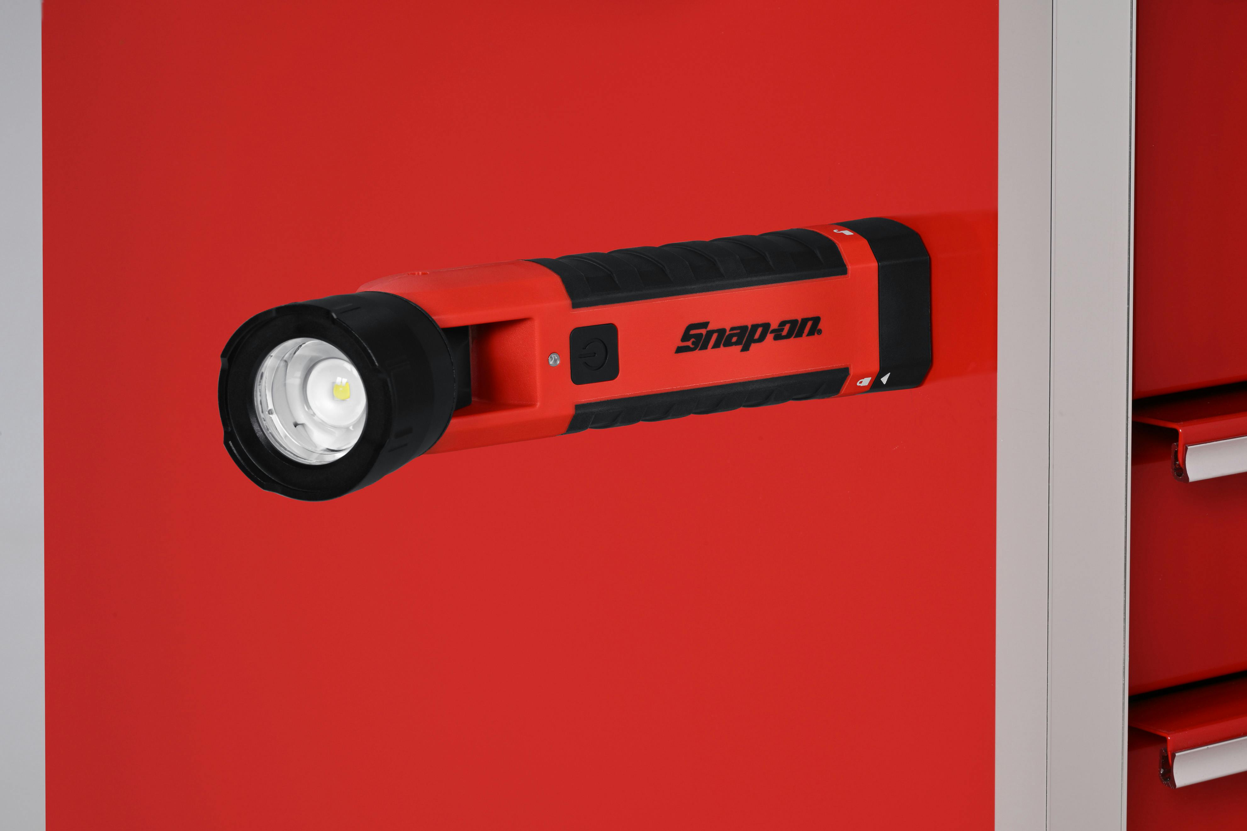700 Lumen Rechargeable Battery Tilt-Head Light | ECFLK078 | Snap