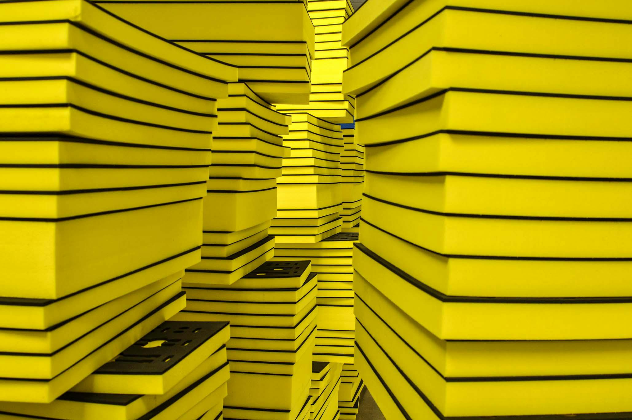 foams yellow and black