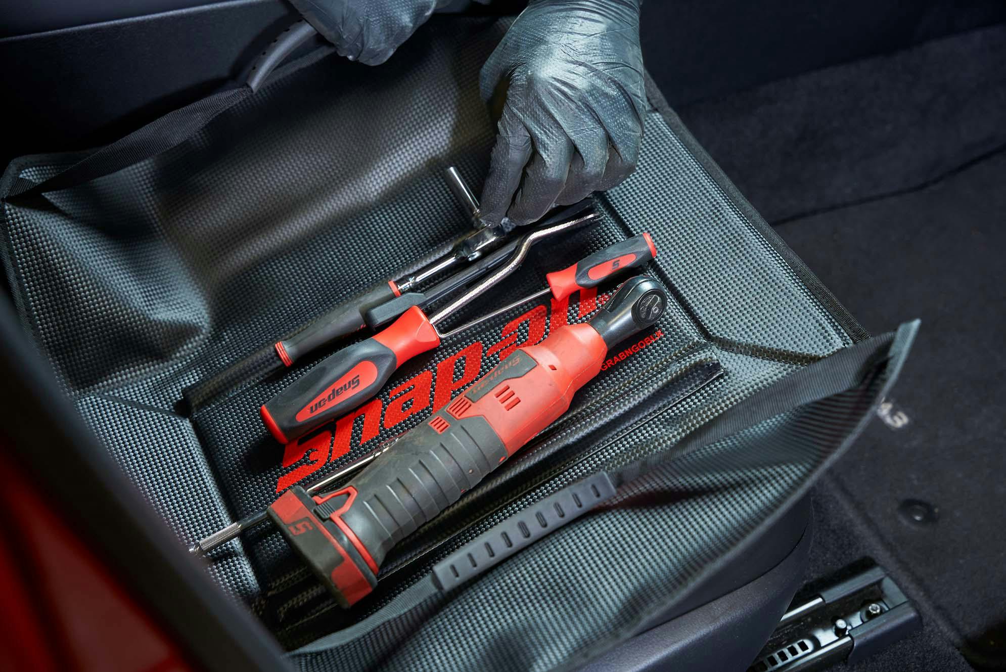 f*e様 Snap-on スナップオン セカンドバッグ Grab-N-Go Carrier and Surface Protector (Black) | GRABNGOBLK
